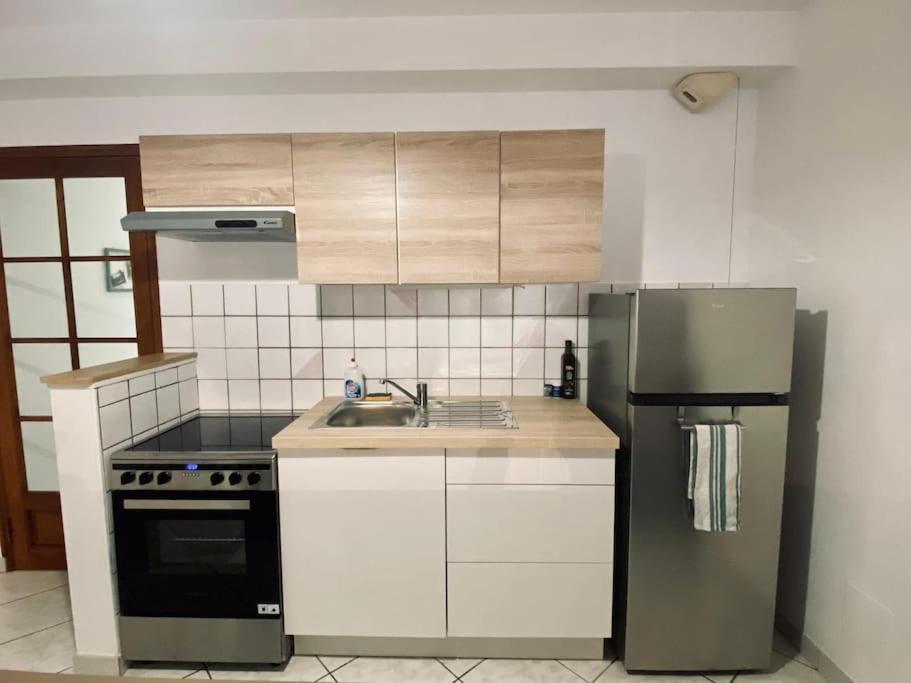 Appartement Au Centre-Ville Avec Cour Λανγκρ Εξωτερικό φωτογραφία